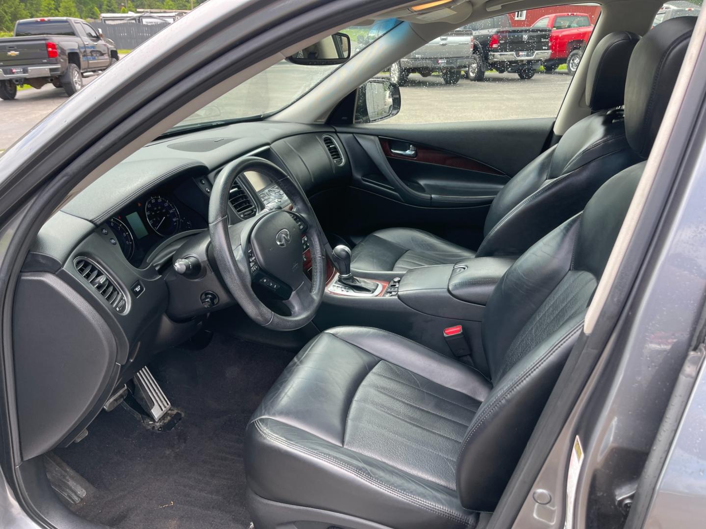 2017 Gray /Black Infiniti QX50 AWD (JN1BJ0RRXHM) with an 3.7L V6 DOHC 24V engine, 7A transmission, located at 11115 Chardon Rd. , Chardon, OH, 44024, (440) 214-9705, 41.580246, -81.241943 - Photo#17